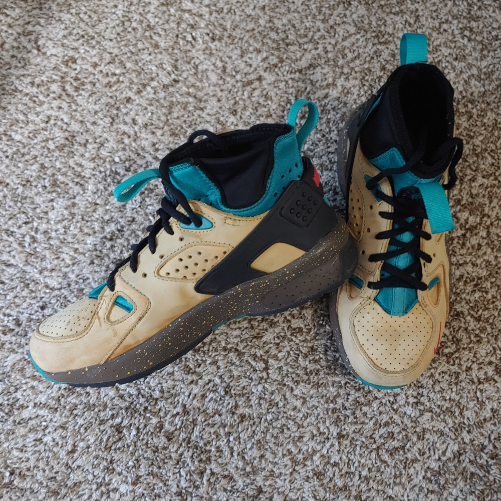 Nike Men's Vintage ACG Sneakers Beige Teal Black with Red Accents - Picture 2 of 8